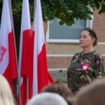 Uroczystość patriotyczna na placu przed ratuszem.