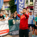 Bieg w plenerze ulicami miasta.