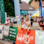 Bieg w plenerze ulicami miasta.