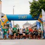 Bieg w plenerze ulicami miasta.