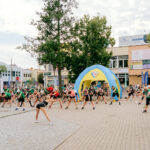 Bieg w plenerze ulicami miasta.