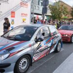 Rajd samochodowy ulicami miasta.