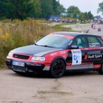 Rajd samochodowy ulicami miasta.