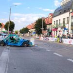 Rajd samochodowy ulicami miasta.