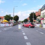 Rajd samochodowy ulicami miasta.