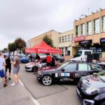 Rajd samochodowy ulicami miasta.