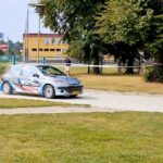 Rajd samochodowy ulicami miasta.