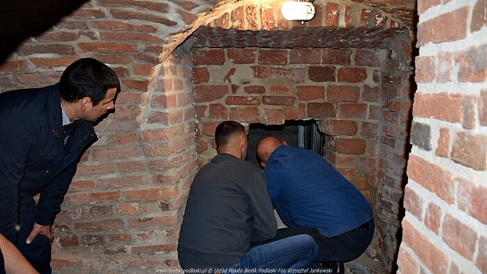 Pracownicy urzędu podczas odbioru inwestycji.