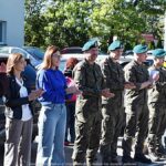 Żołnierze i uczniowie podczas szkolenia.