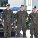 Żołnierze i uczniowie podczas szkolenia.