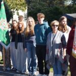 Żołnierze i uczniowie podczas szkolenia.