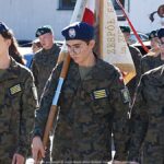 Żołnierze i uczniowie podczas szkolenia.