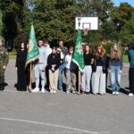 Żołnierze i uczniowie podczas szkolenia.