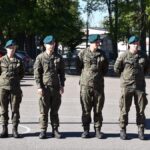 Żołnierze i uczniowie podczas szkolenia.