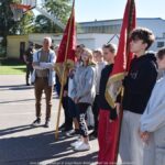 Żołnierze i uczniowie podczas szkolenia.