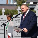 Uroczystości na cmentarzu wojennym.