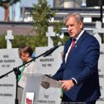 Uroczystości na cmentarzu wojennym.