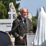 Uroczystości na cmentarzu wojennym.