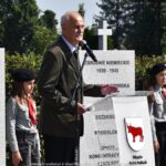 Uroczystości na cmentarzu wojennym.