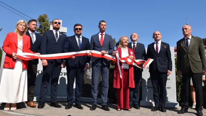 Uroczystości na cmentarzu wojennym.