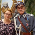 pamiątkowe zdjęcie z aktorem grającym postać Piłsudskiego
