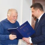 Wręczanie życzeń i podziękowań przez burmistrzów - seniorom.