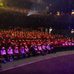 Uroczystość w filharmonii z udziałem kilkuset dzieci.