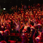 Uroczystość w filharmonii z udziałem kilkuset dzieci.