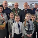 Pamiątkowe zdjęcie uczestników wieczerzy po uroczystości.