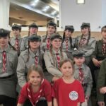 Zdjęcie grupowe harcerzy.