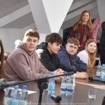 Obrady młodzieżowej rady miasta.