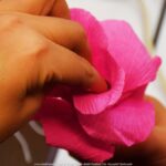 Czerwone róże z papieru.