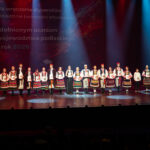 Laureaci na scenie opery.