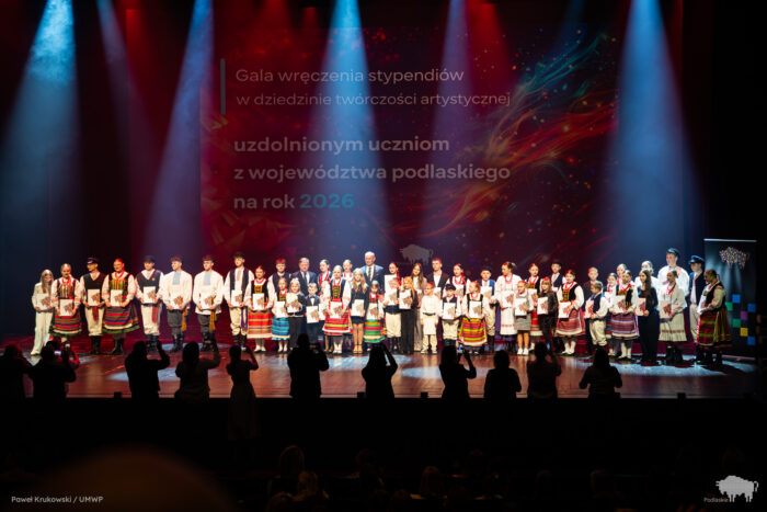 Laureaci na scenie opery.