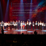 Laureaci na scenie opery.