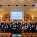 Grupowe zdjęcie uczestników uroczystości.