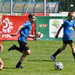 Zawody dzieci na stadionie.