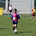 Zawody dzieci na stadionie.