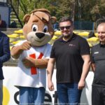 Zawody dzieci na stadionie.