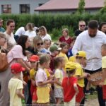 Uroczystość wręczania nagród dzieciom.