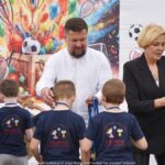 Uroczystość wręczania nagród dzieciom.