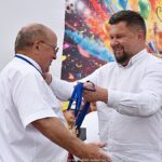 Uroczystość wręczania nagród dzieciom.