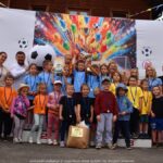 Uroczystość wręczania nagród dzieciom.