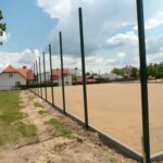 Budowa boiska do siatkówki plażowej.