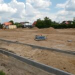 Budowa boiska do siatkówki plażowej.