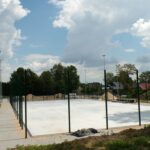 Budowa boiska do siatkówki plażowej.
